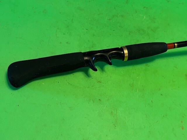 ZEBCO RHINO 5 FOOT 6 INCH 8 TO 17 POUND RATED BAITCASTING FISHING ROD