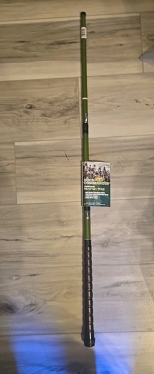 B&M Duck Commander 11′ Fiberglass Telescopic Panfish Pole Rod 4 Sections DCPAN