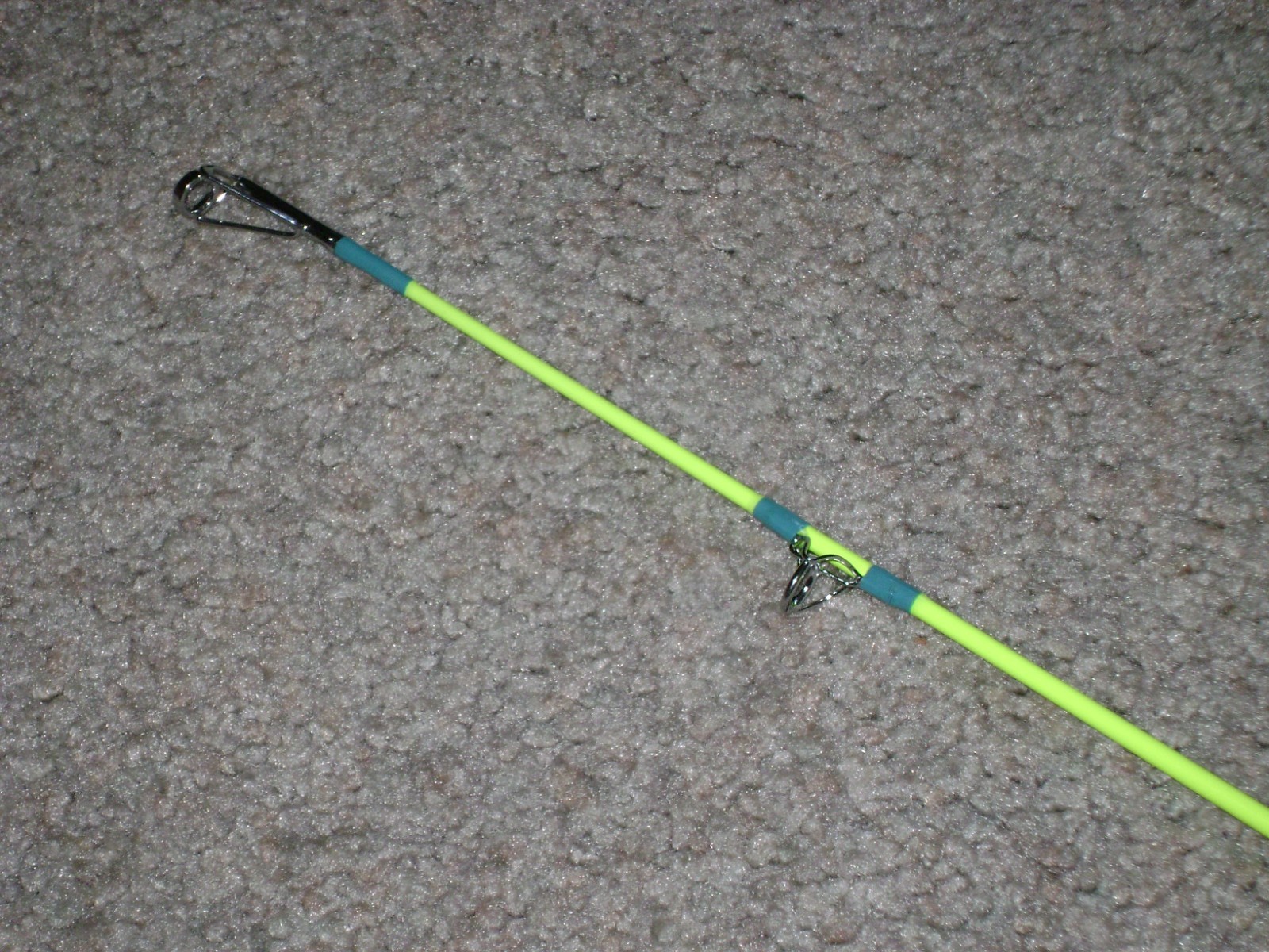 GLOW ROD MEAT HUNTER FLEX 10′ HVY SPINNING -GLOWS LEMON UNDER BLACKLIGHT !