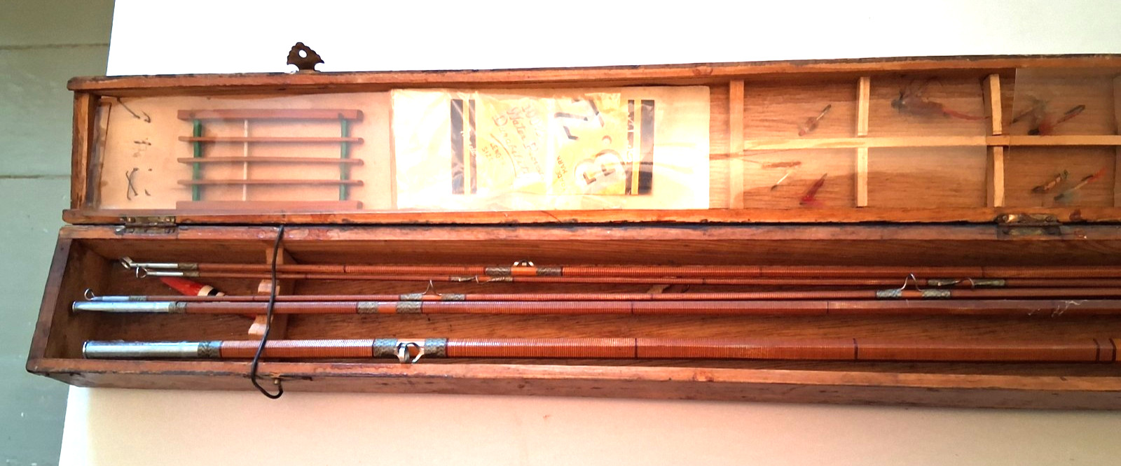 5pc Vintage Crown Japanese 8′ Bamboo Fly Fishing Rod w/ Crown Brand Box & Flies