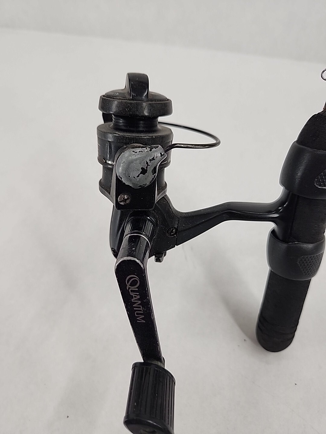 Berekley CE Ice Fishing Rod 30″ Medium Action 4-10 lb w/ Quantum Reel