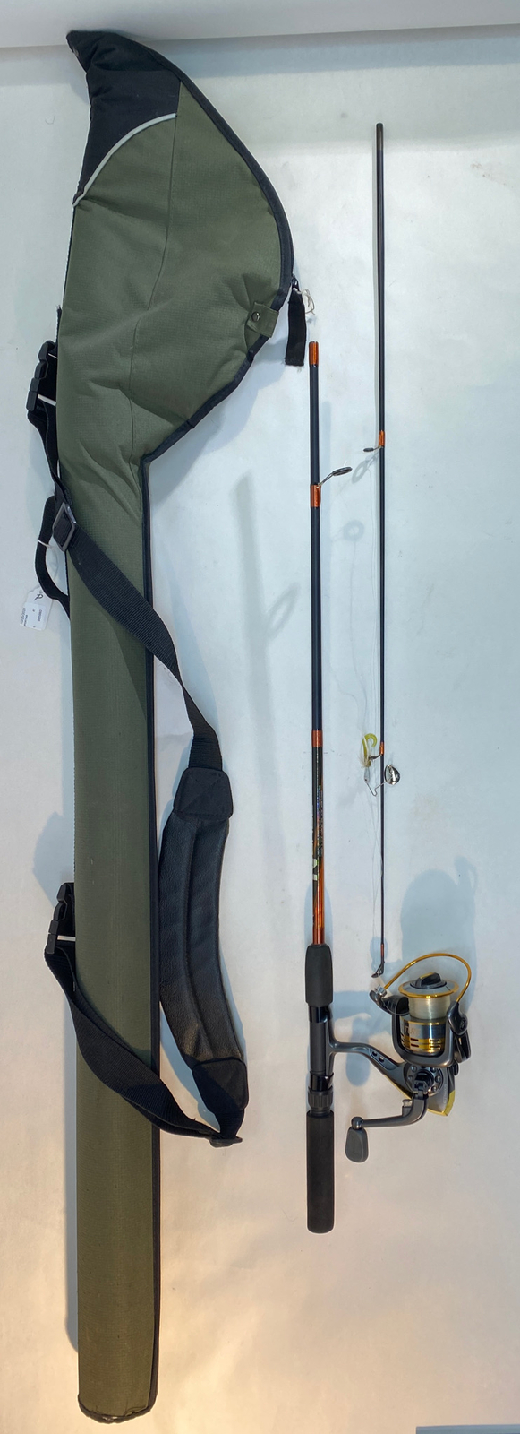 NGage South Bend Fishing Gear R2F-562MSP 5 1/2′ Casting Rod W/ Reel & Hard Case
