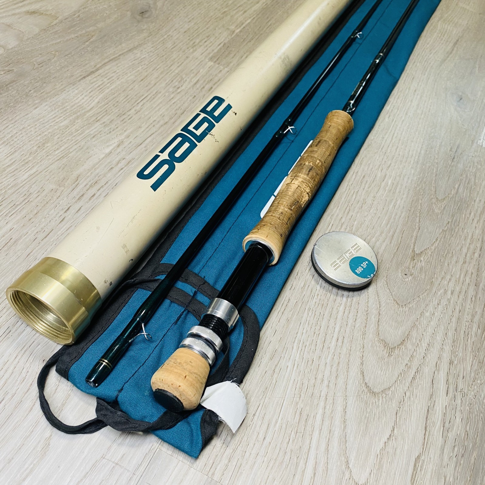 Sage Graphite IV 890 SP+ Fly Rod. 9 8wt. W/ Tube Sock.