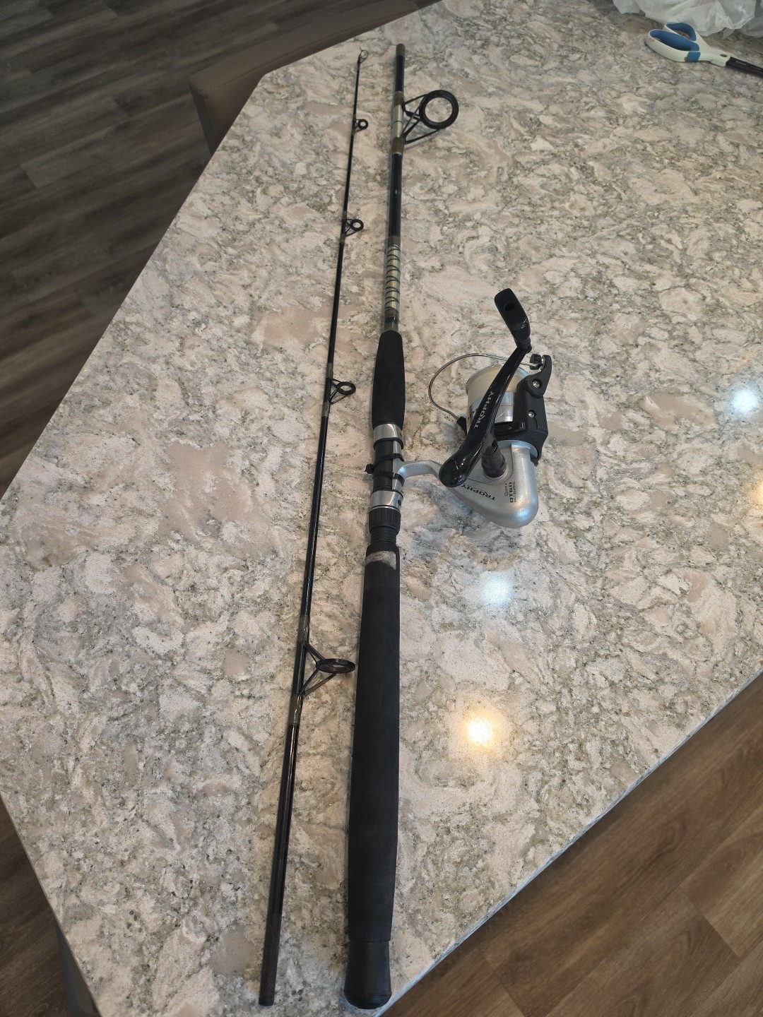 Quantum Trophy Big Water 7’0″ Spinning Rod QTS702MHB 2Pc 15-40lb W/ QT60 Reel