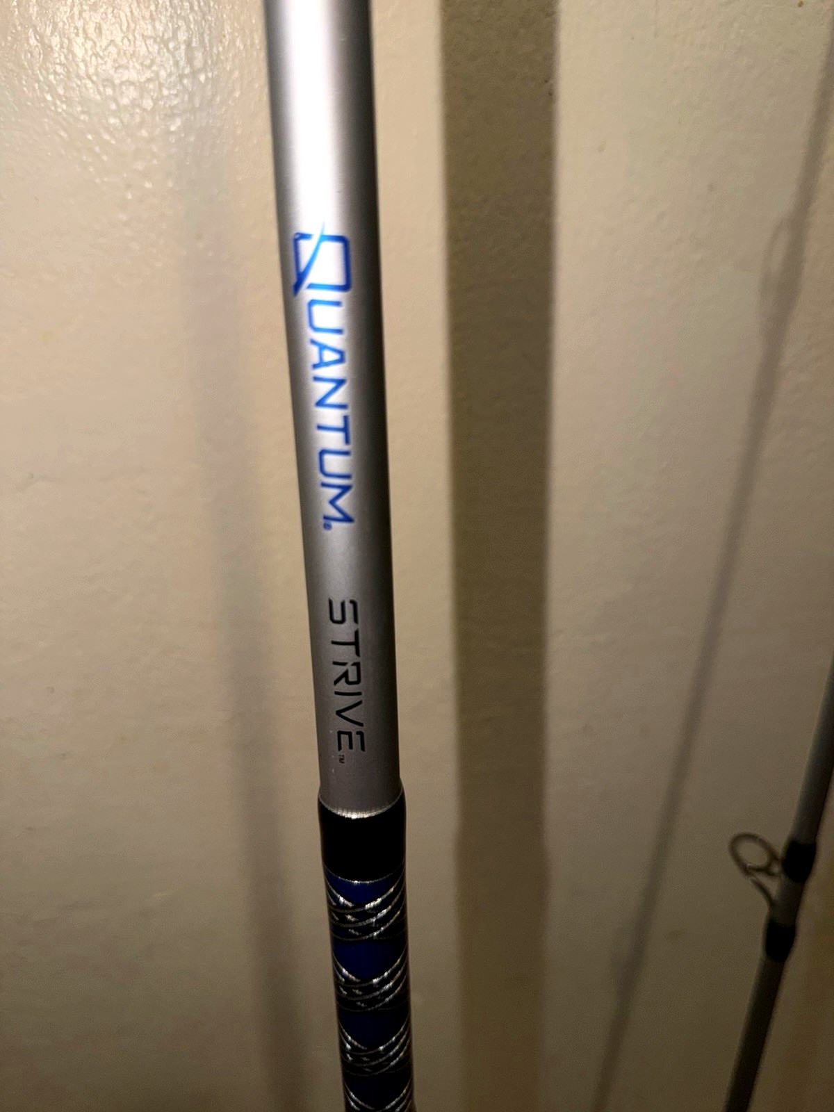 QUANTUM STRIVE SURF ROD SVS102H2040MF 10 FT 20-40 LB 2 PC BLACK,SILVER,BLUE