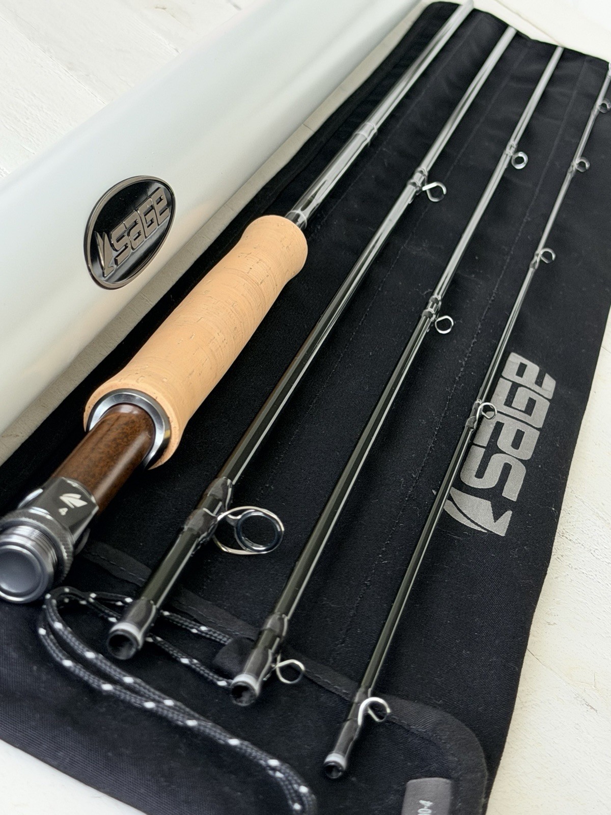 **BEAUTIFUL** 🔥 SAGE R8 Core 4wt. 9’ft FlyRod!!🔥~LEGENDARY~🔥