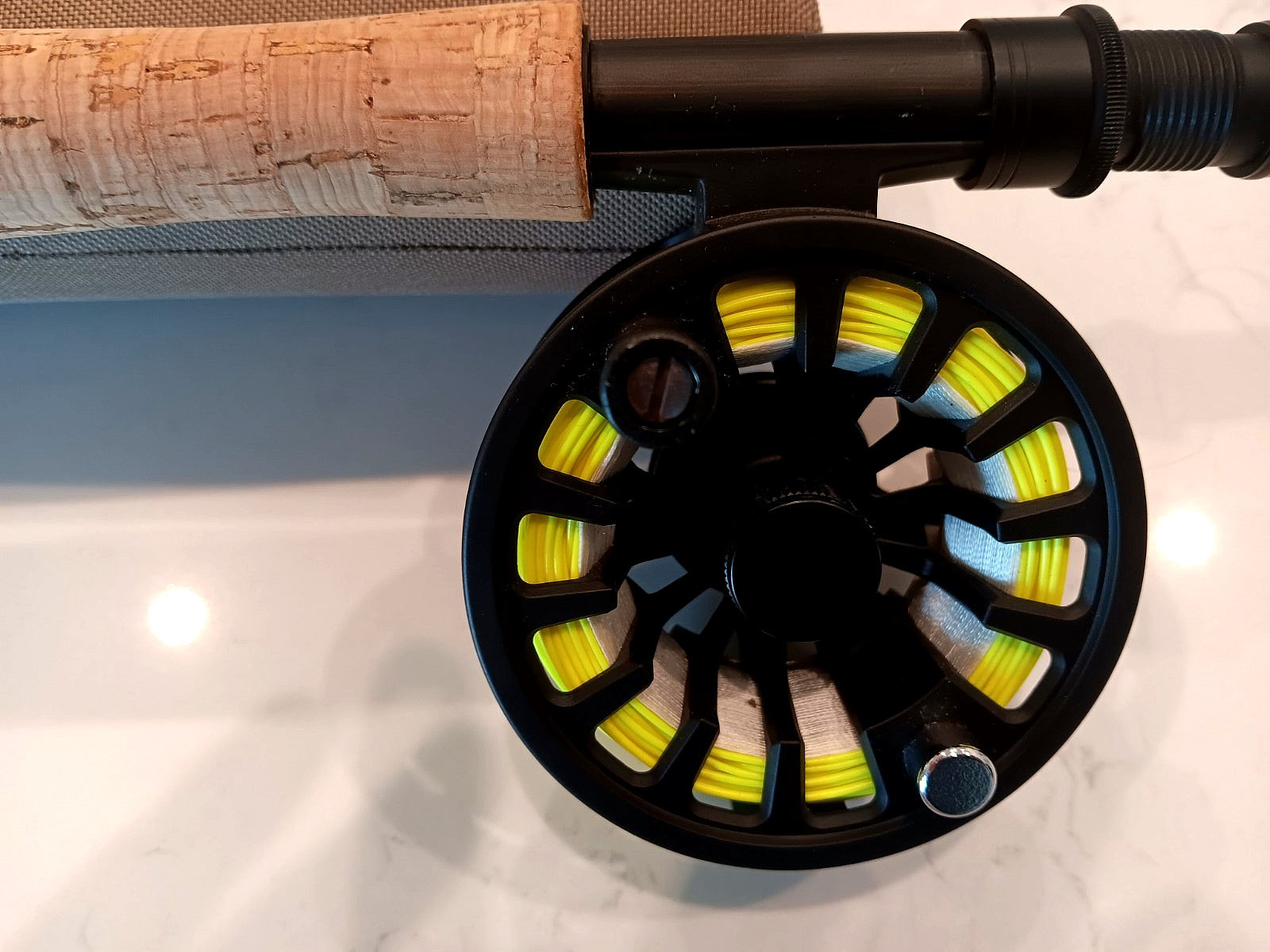 9′ 5 wt. White River Hobbs Creek fly rod/reel/combined travel case/tube..EX.