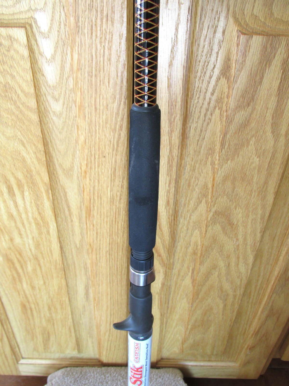 STRAIGHT BUTT! SHAKESPEARE UGLYSTIK CATFISH~8′ 2 pc~Casting Rod~Med Heavy NEW