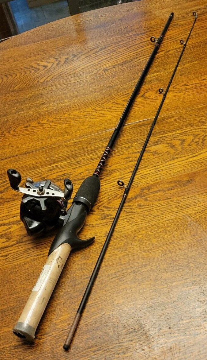 Combo Zebco Dura Action 1245SS-GWD4 562M 5 1/2′ Rod 202SS Spin Cast Fishing Reel