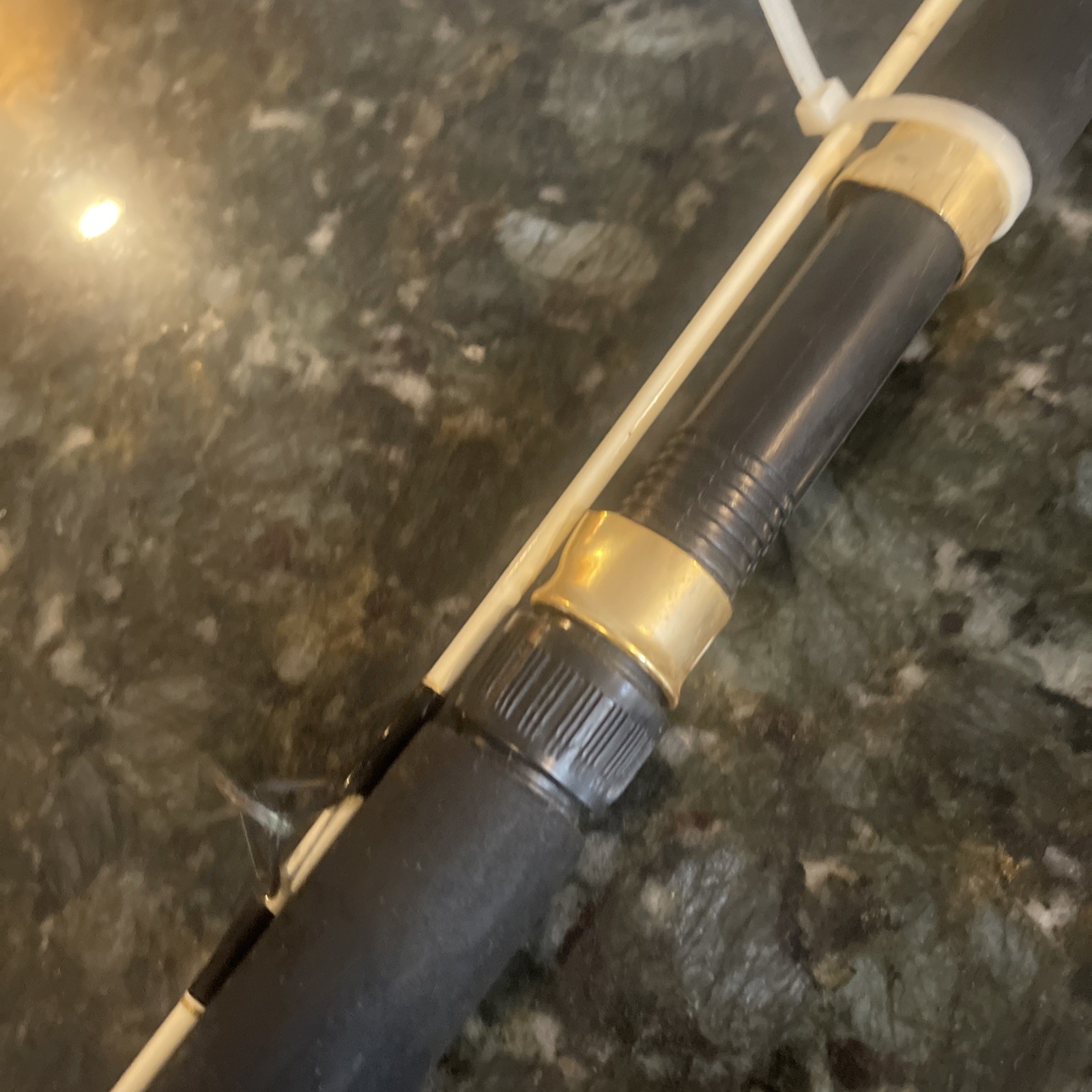 SOUTH BEND TCR556 GRAPHITE COMP 7’0″ MEDIUM HEAVY 2 PIECE SPINNING ROD