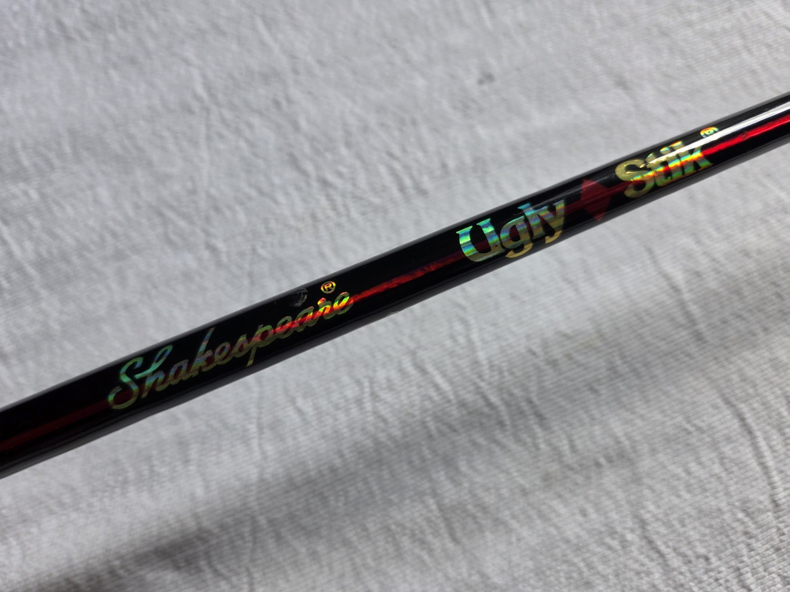 SHAKESPEARE 6′ UGLY STIK 2 PC SPINNING ROD – USED/DECENT