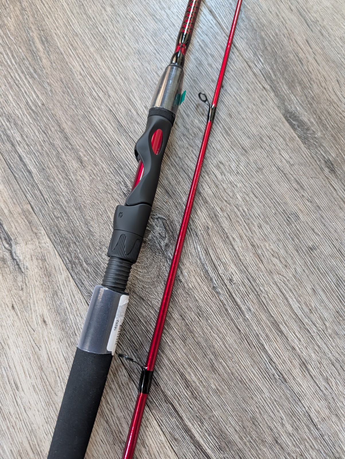 Shakespeare Ugly Stik Carbon Walleye 6’6″ Medium-Fast 2 Piece Spinning Rod.