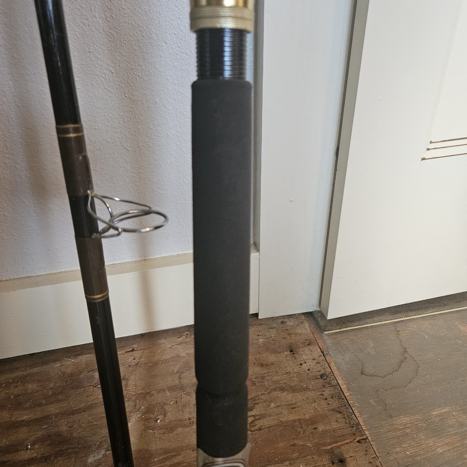Master Model 5200 Black Graphite Spinning Rod 2 Piece Big Game Fishing Pole 8ft