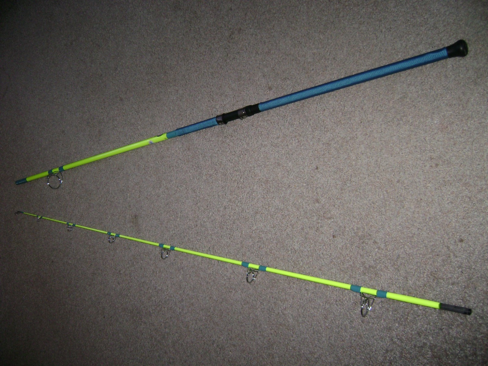 GLOW ROD MEAT HUNTER FLEX 10′ HVY SPINNING -GLOWS LEMON UNDER BLACKLIGHT !