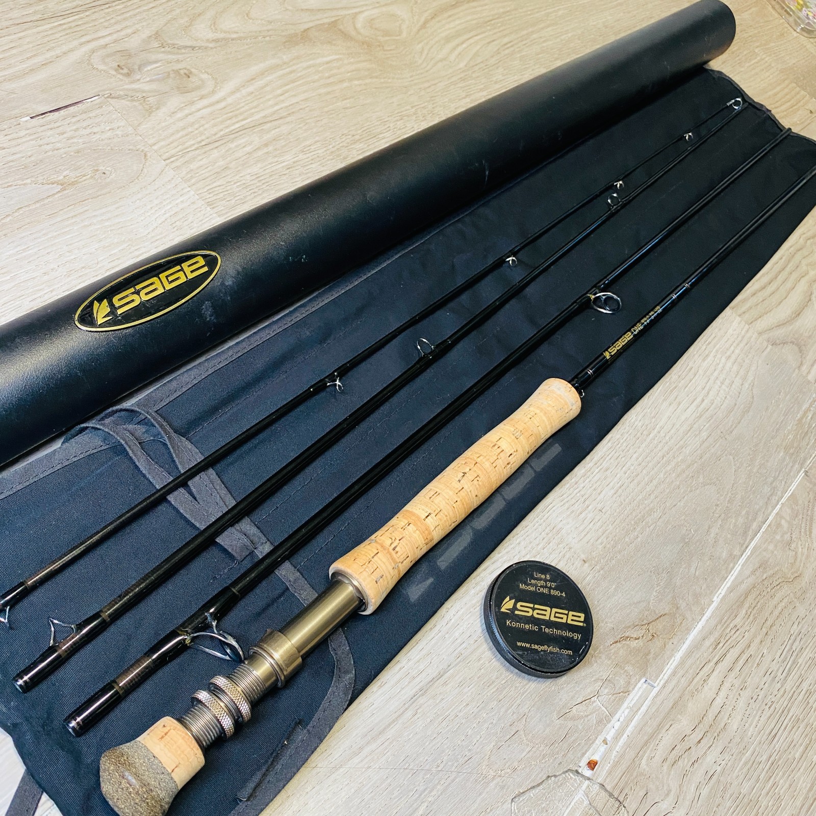 SAGE ONE 890-4 8wt 9’0″ Fly rod w/tube sock