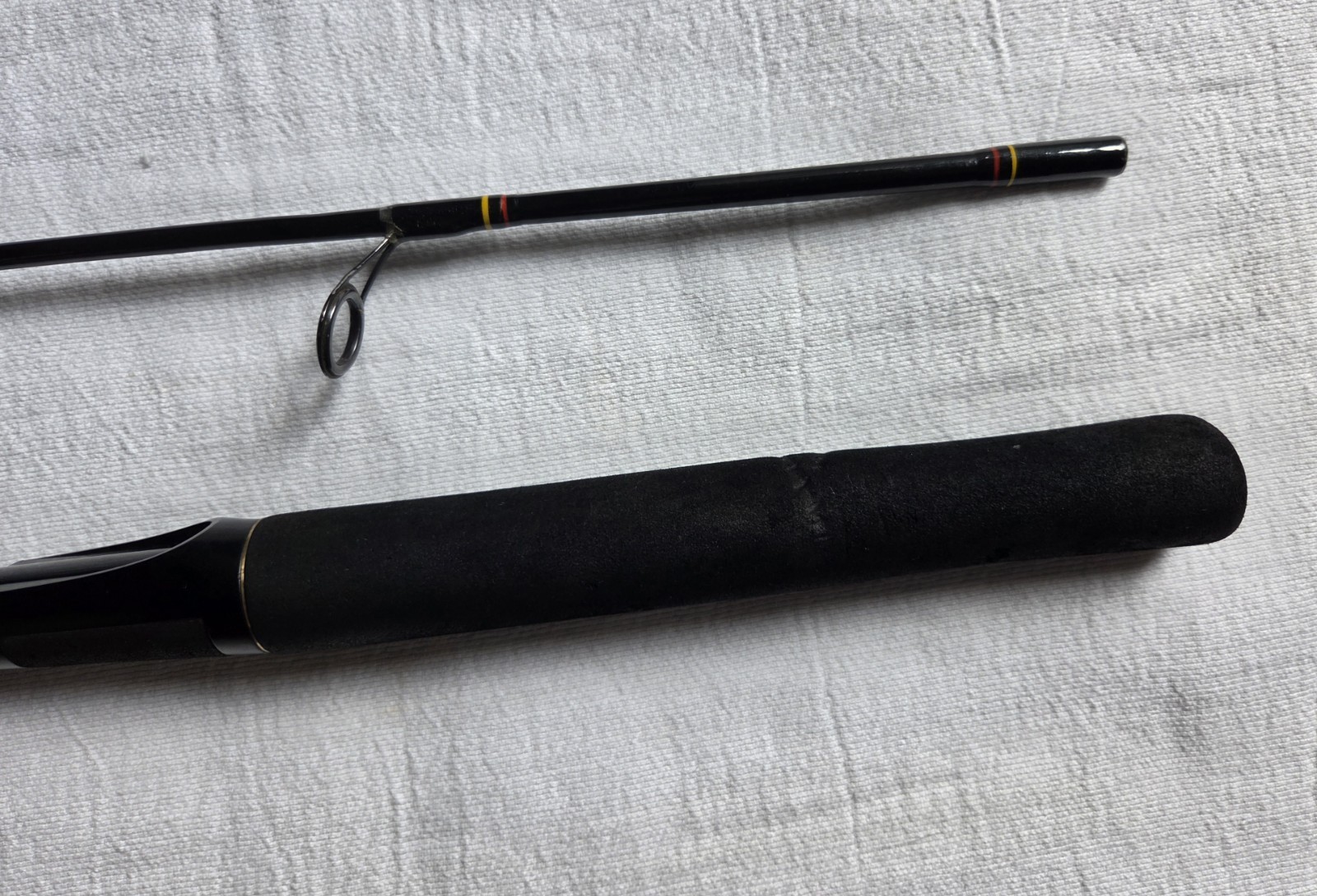 SHAKESPEARE 6′ UGLY STIK 2 PC SPINNING ROD – USED/DECENT
