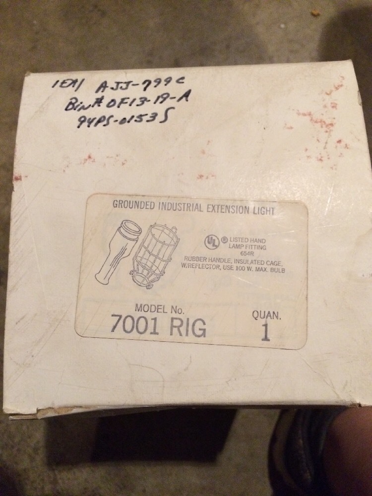 BRAND NEW McGILL GROUNDED INDUSTRIAL EXTENSION LIGHT 7001 RIG