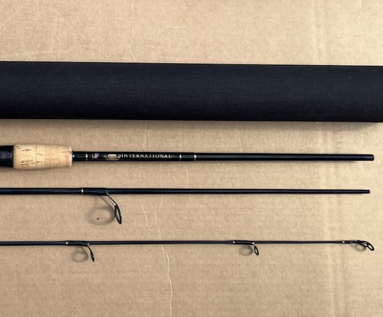 Vintage Penn International 1370 SM IGFA 12 lb. ( 6 kg. ) 7′ 3 pc Spin 32″ tube