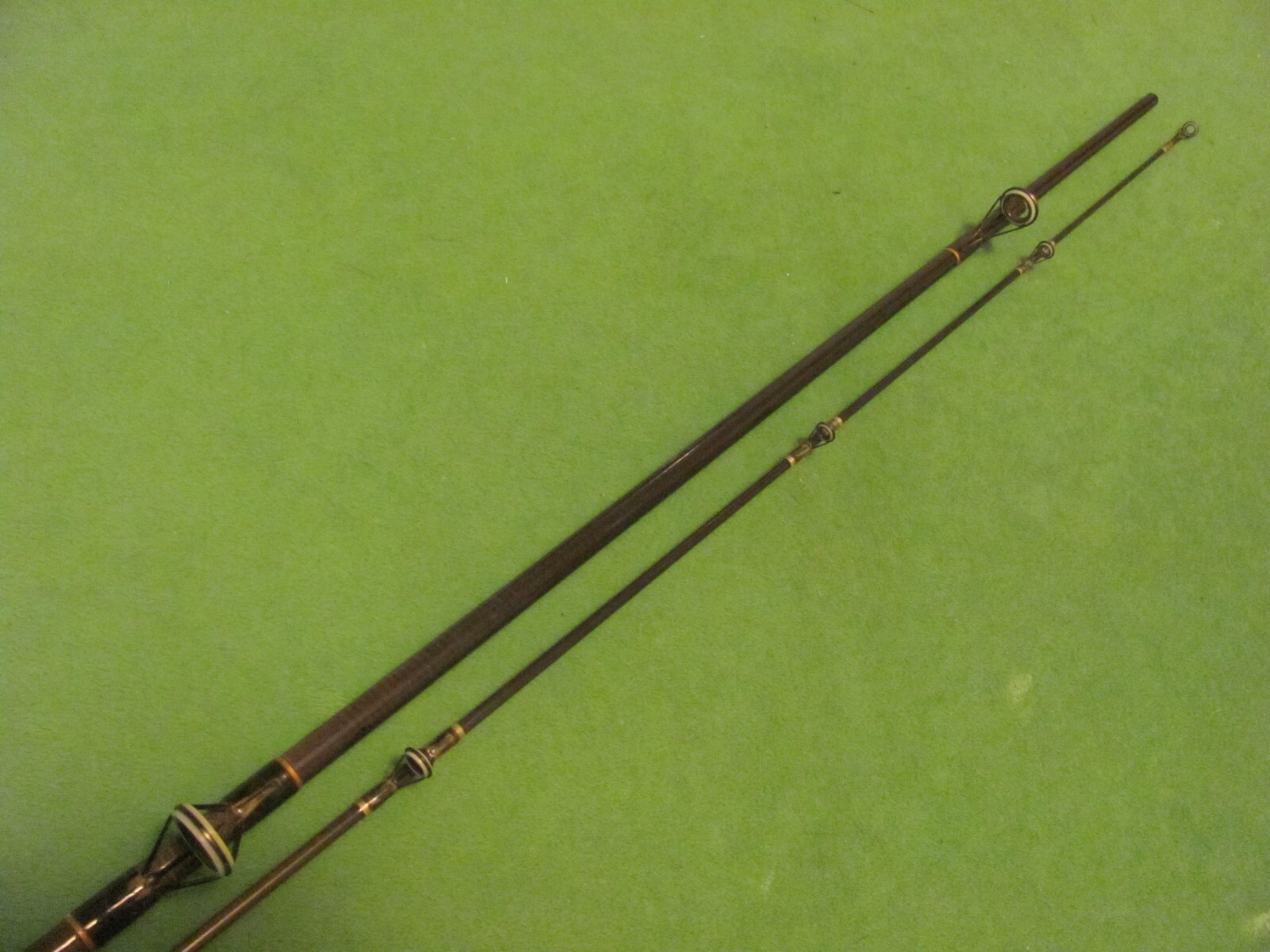 VINTAGE CUSTOM-MADE FEATHERLIGHT 7′ 8″ MOOCHING 2-PIECE FISHING ROD