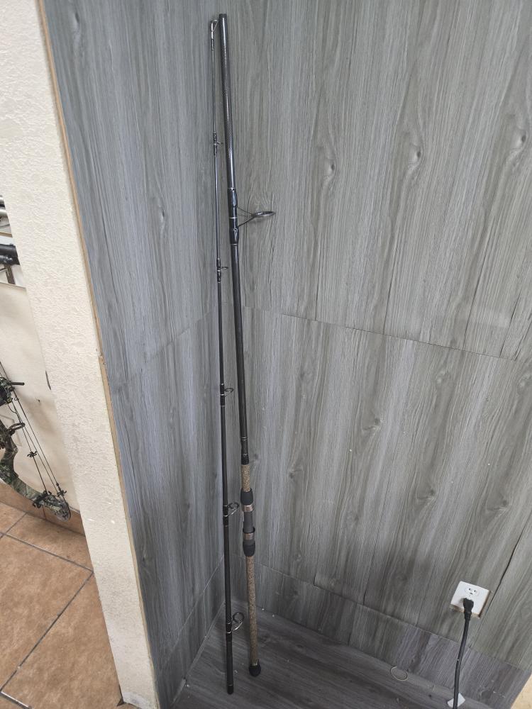 TSUNAMI FISHING TROPHY ROD WITH CASE *IN STORE PICK UP* (PSO032793)
