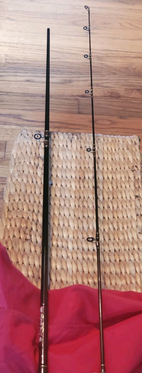Near Mint Fenwick Legacy LG 86c L-2 8’6″ 2pc Light 4-15lb Casting rod W/sock