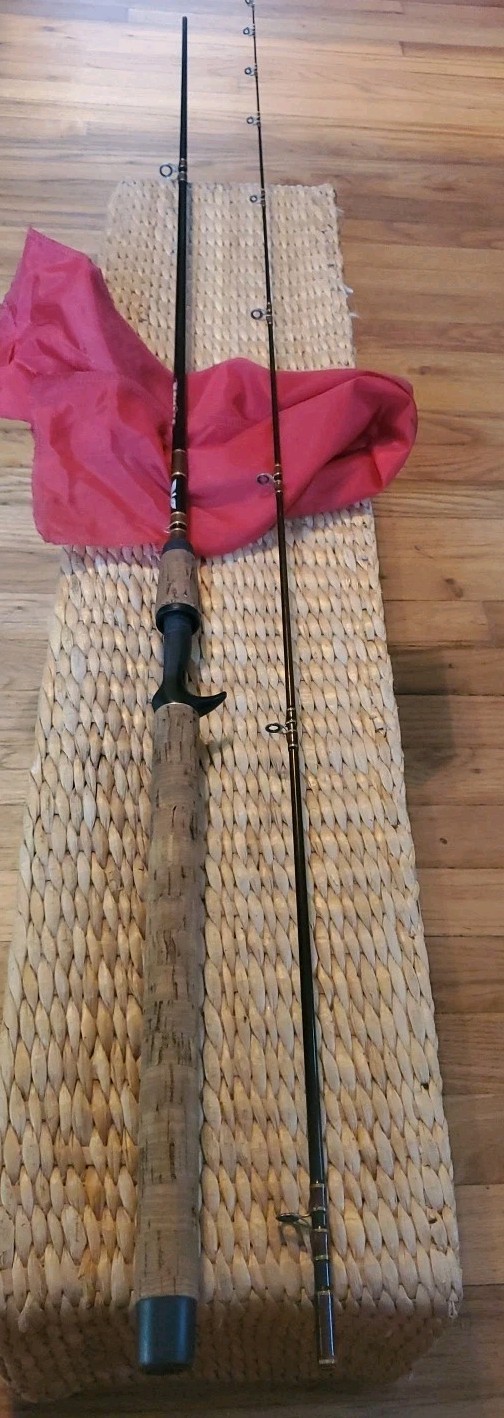 Near Mint Fenwick Legacy LG 86c L-2 8’6″ 2pc Light 4-15lb Casting rod W/sock