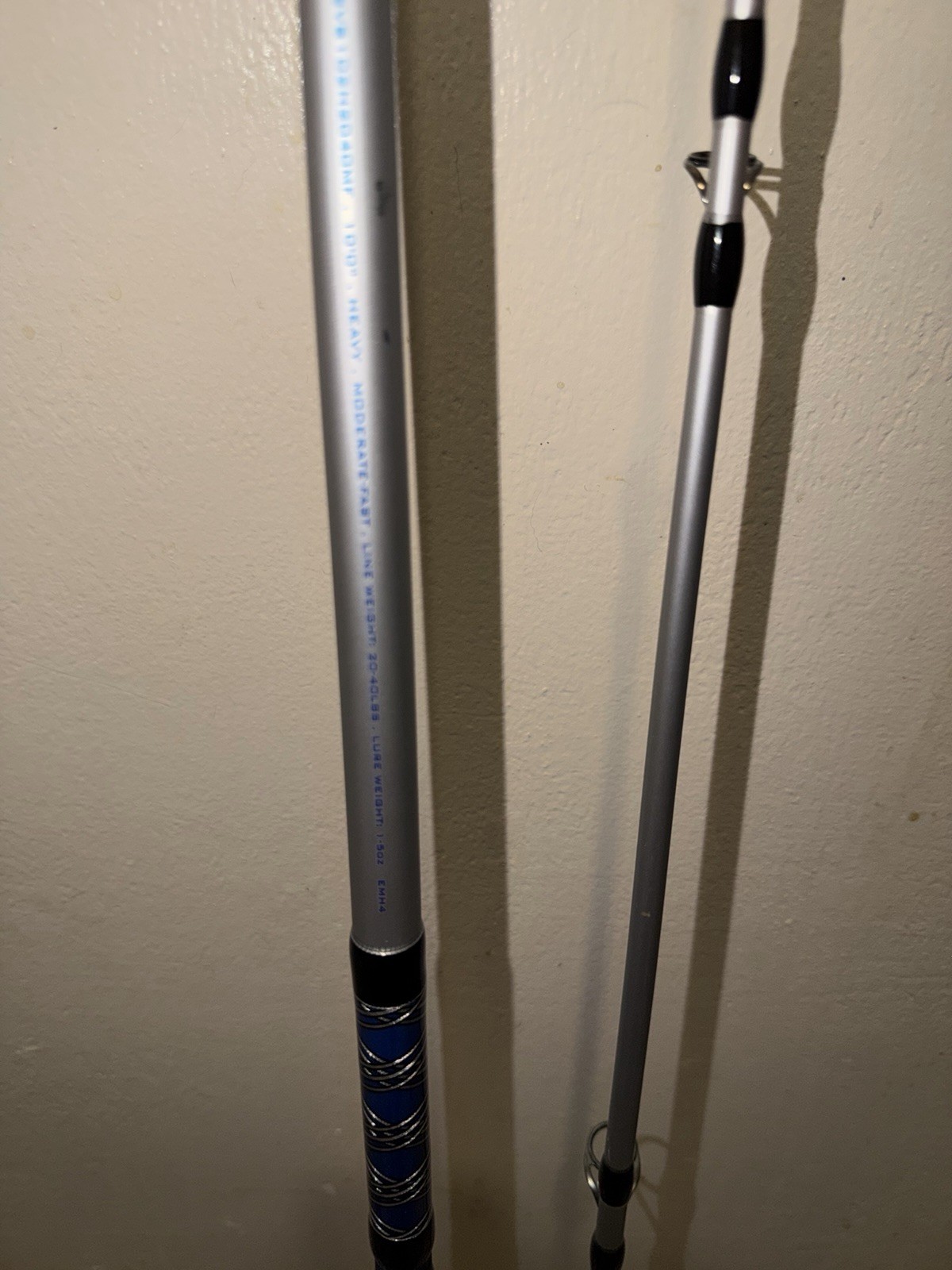 QUANTUM STRIVE SURF ROD SVS102H2040MF 10 FT 20-40 LB 2 PC BLACK,SILVER,BLUE