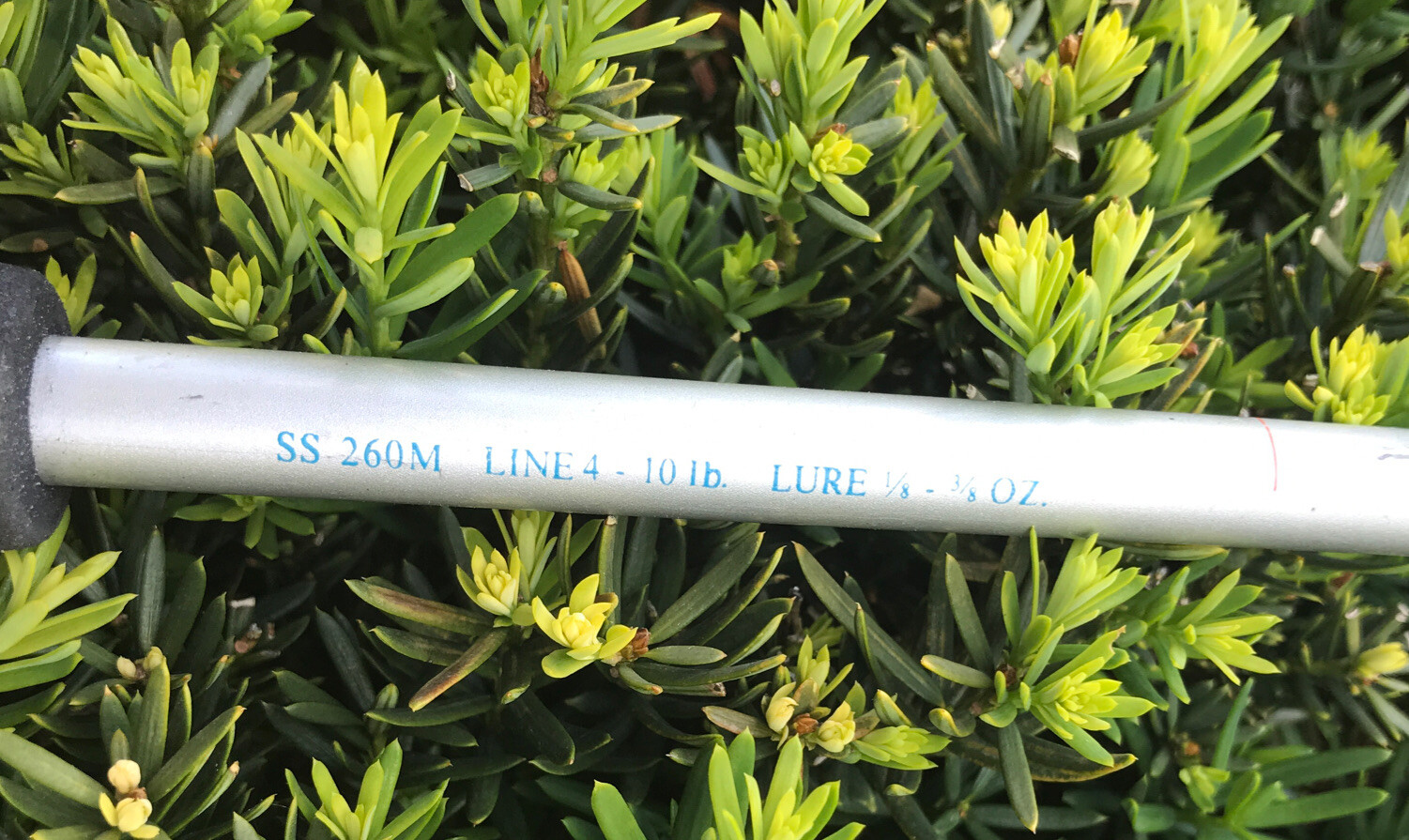 Ryobi Fintek Silver Stik Graphite Fishing Rod SS260M 4-10# Lure 1/8-3/8 2 pc