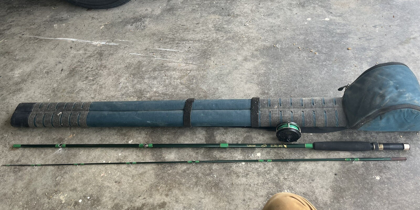 GRAY FALCON 8 1/2′ Graphite Composite Fly Fishing Rod #600-86 (rod/reel/case)