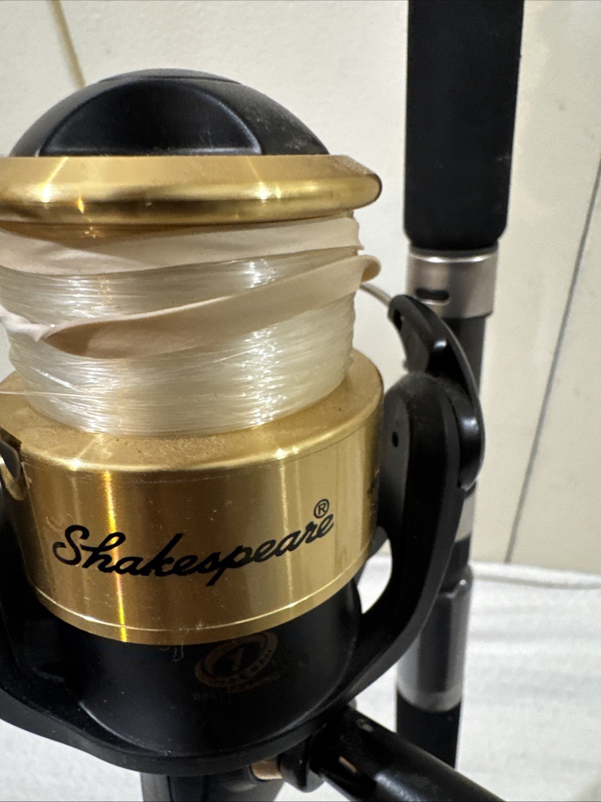 Shakespeare Ugly Stik BWS 1100 11’ Heavy Action Fishing Rod 12-40 lb Line Combo