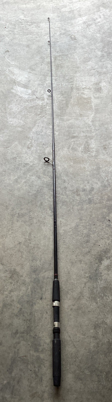 VTG Abu Garcia 400 Balanced Action 6’6″ Medium Light Action Spinning Rod 2-Piece