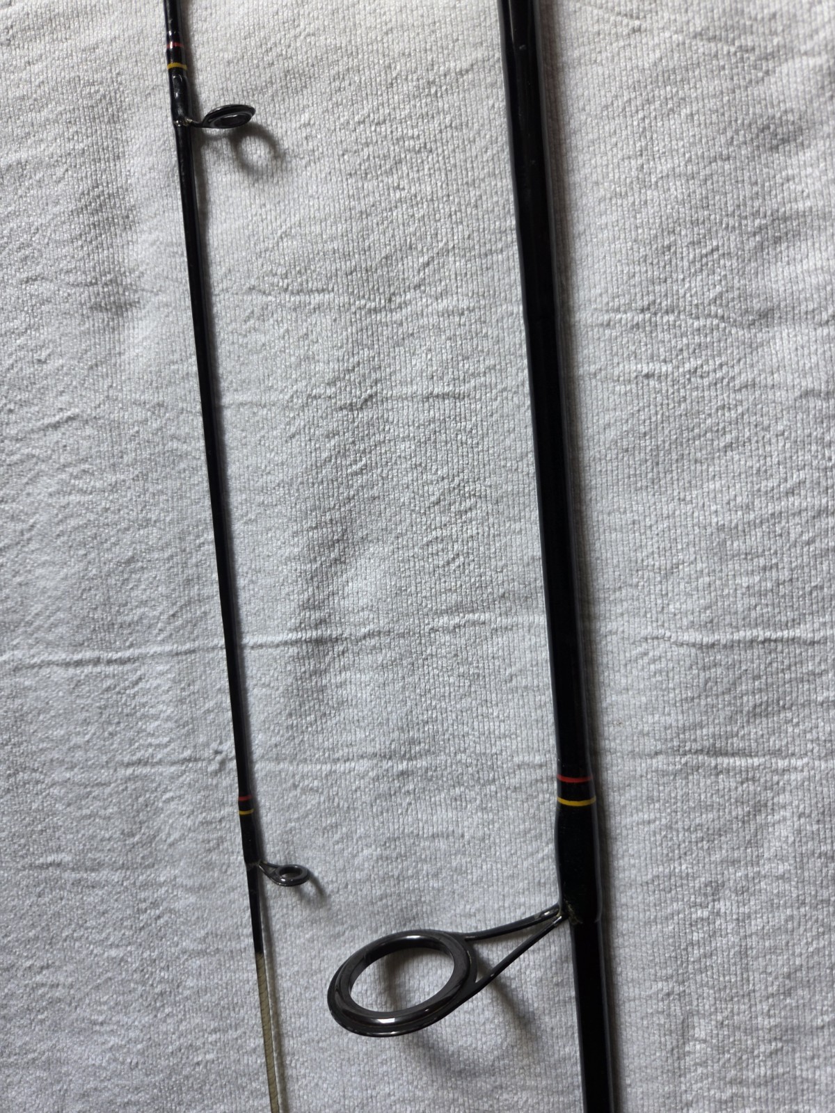 SHAKESPEARE 6′ UGLY STIK 2 PC SPINNING ROD – USED/DECENT