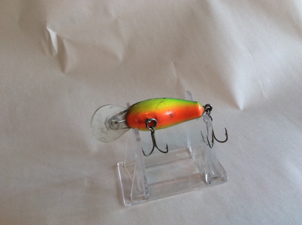 Bagley’s 1 3/4″ Balsa Wood Lure In CHARTEUSE????-VERY NICE!!!