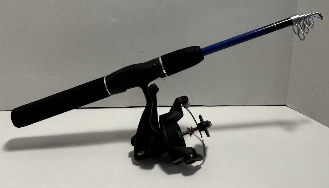 South Bend Proton Telescopic Spinning Fishing med Rod Blue With Black Handle
