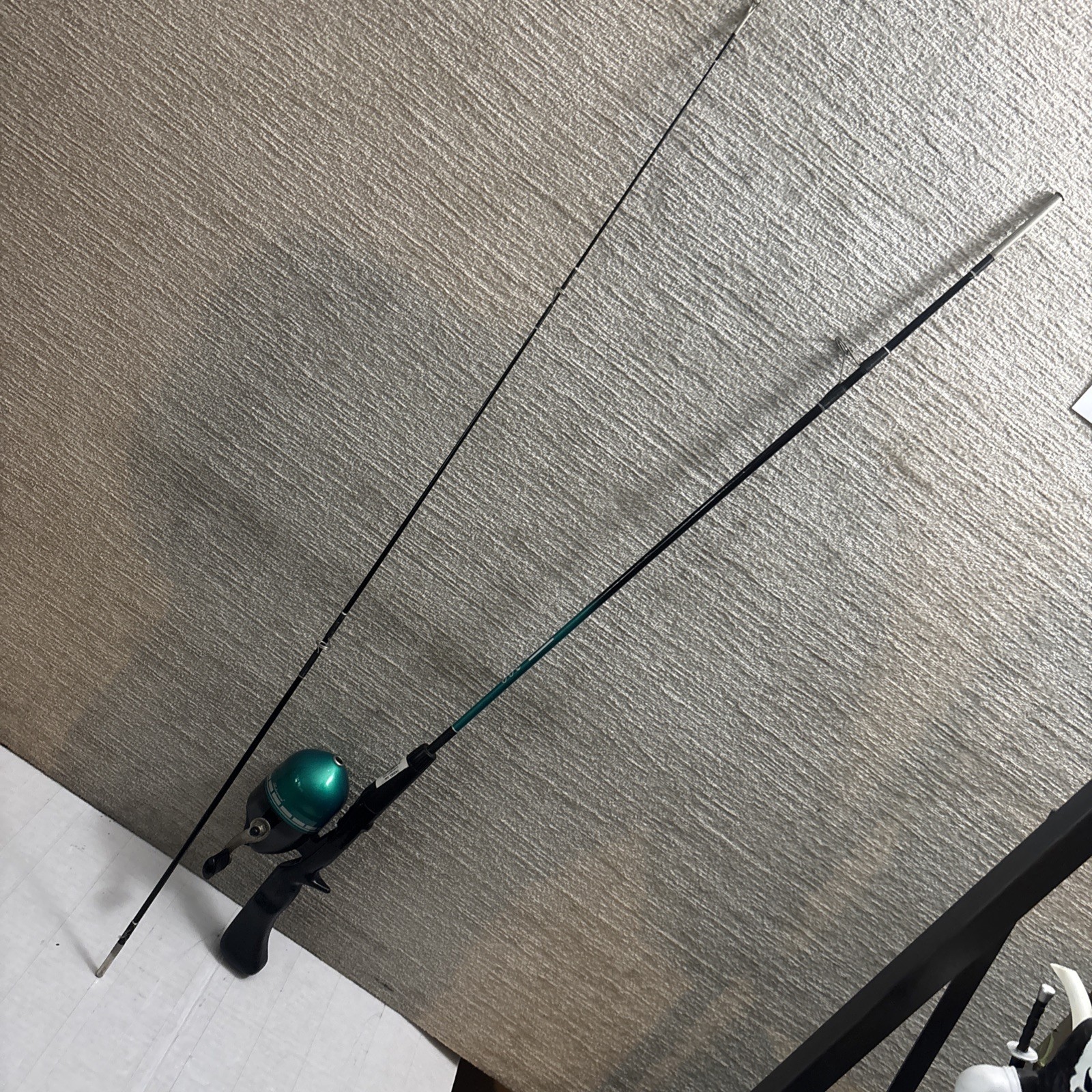 Vintage Shakespeare 200 5′ 6″ Fishing Spincasting 2 Piece Rod & Reel Combo EUC