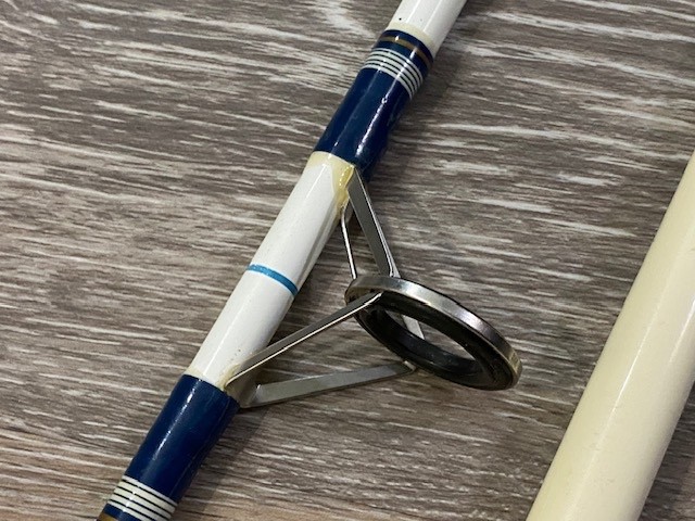 Okuma Tundra TU-902-65 9′ 2 Pc Surf Spinning Rod 20-50 lb Line 3/4-2-1/2 oz. Wt.