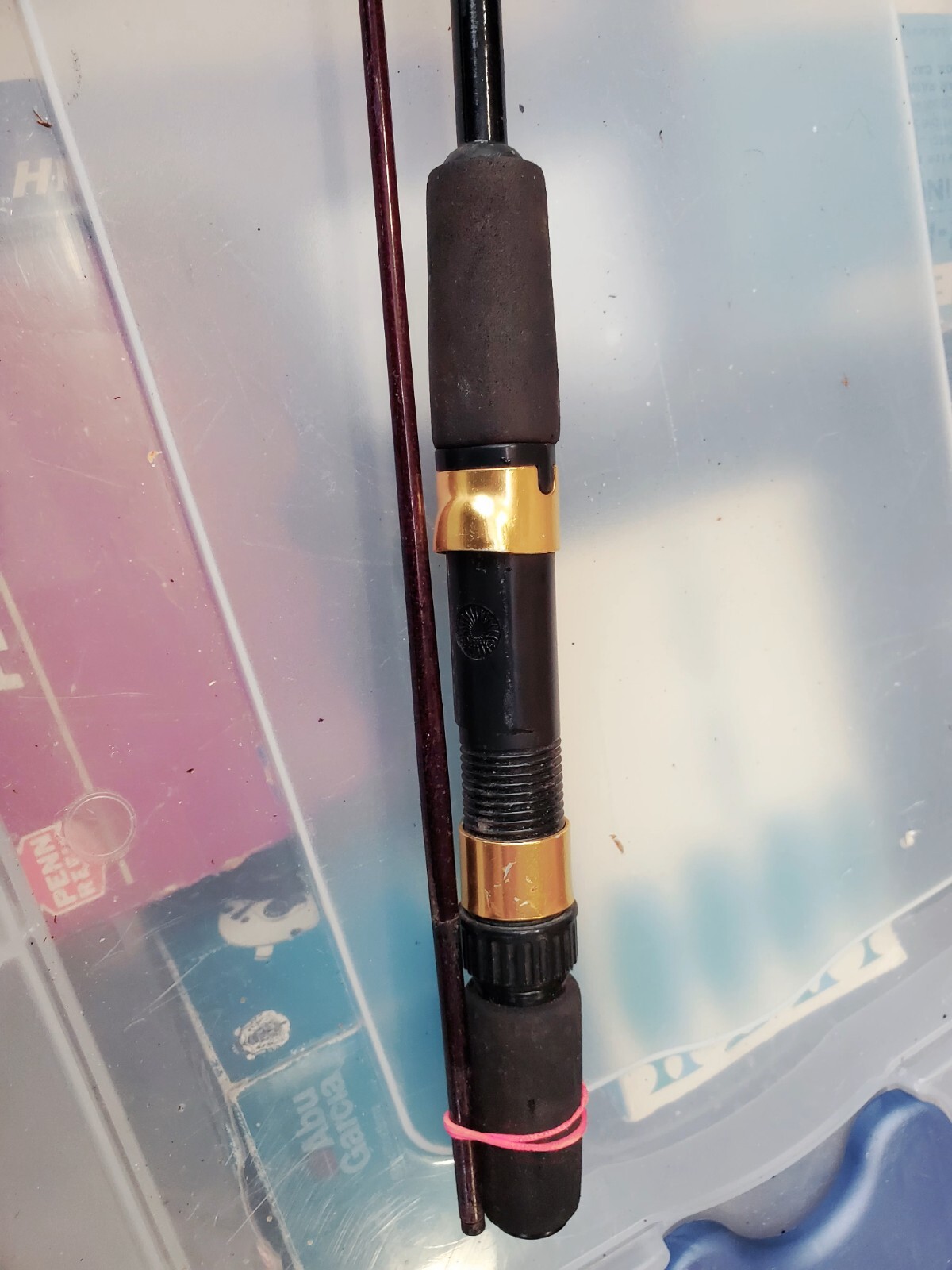 Daiwa Apollo Gold 1910 5’6″ Ultra Light 2pc 2-4lb Graphite Spinning Rod EUC