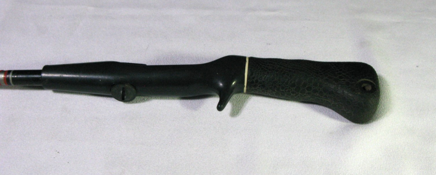 Shakespeare 5’6″ Pro Touch Graphite Spincast Rod TSC1256, 2 Pc, Med, 6-15lb- EUC