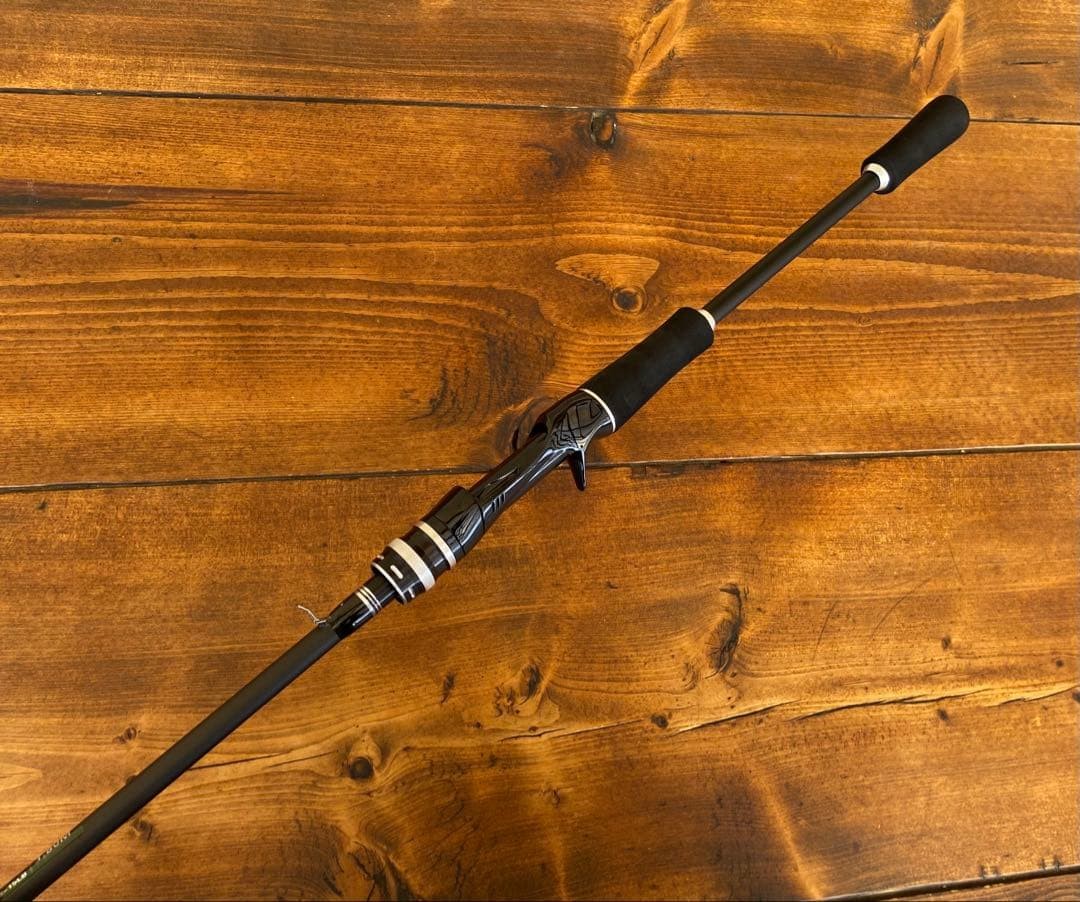 Bass Carbon Rod 6ft 1.8M 2-Piece Versatile Bait Casting Fishing Rod