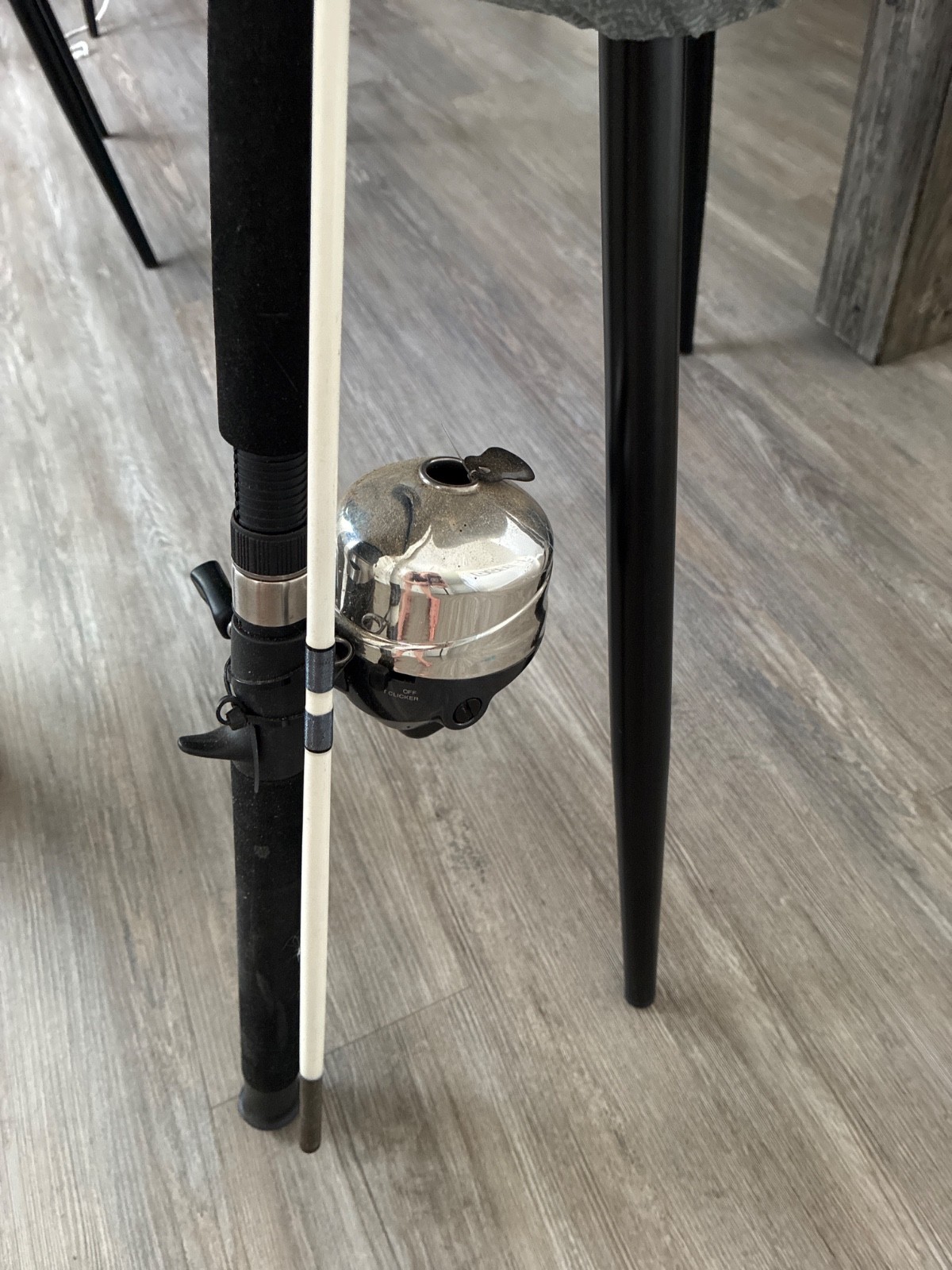 SOUTH BEND TSC 66 GRAPHITE COMP 6’6” MEDIUM HEAVY 2 PIECE SPINNING ROD