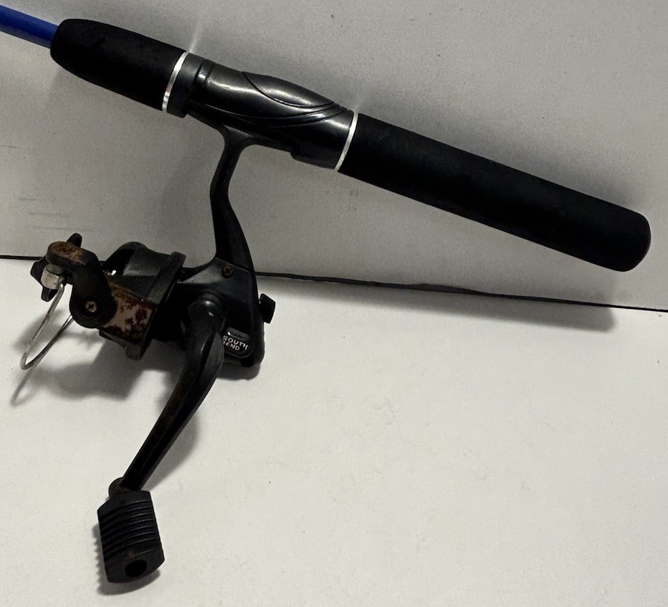 South Bend Proton Telescopic Spinning Fishing med Rod Blue With Black Handle