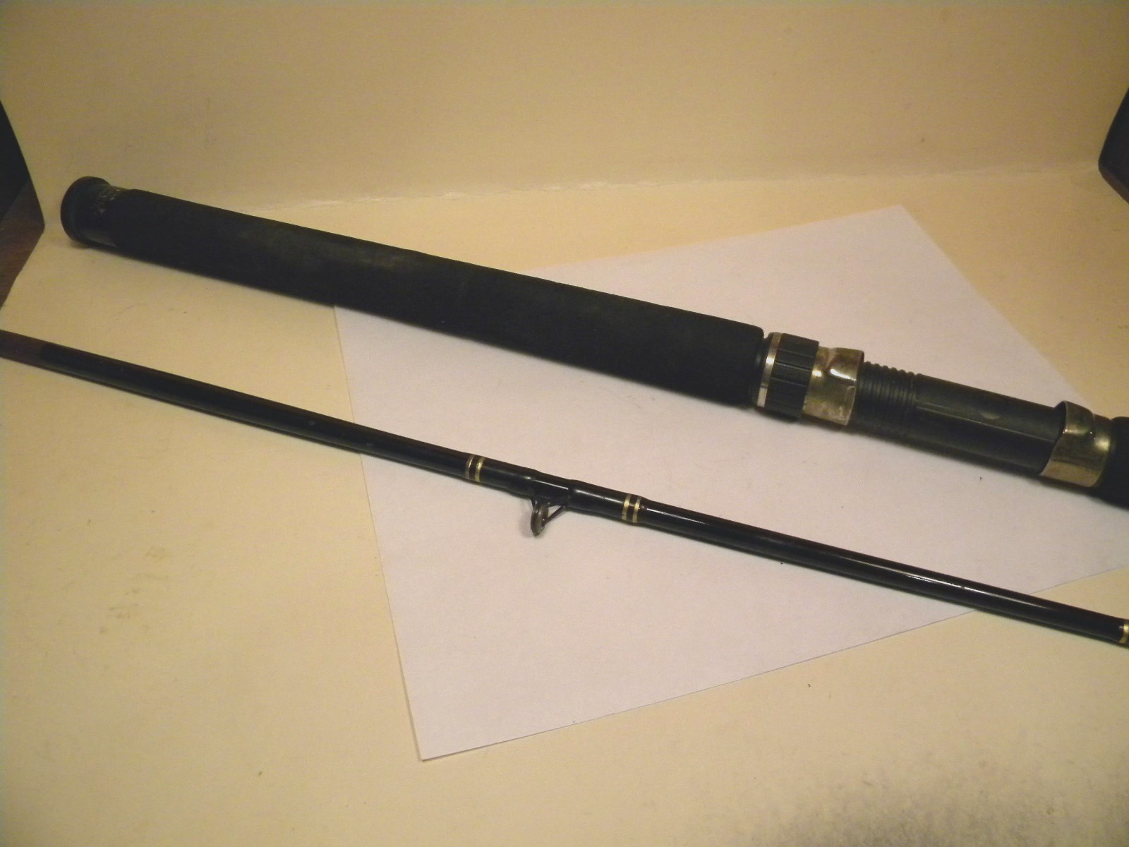 South Bend Black Beauty Salmon/Steelhead 3774 medium 8’3″ spinning rod