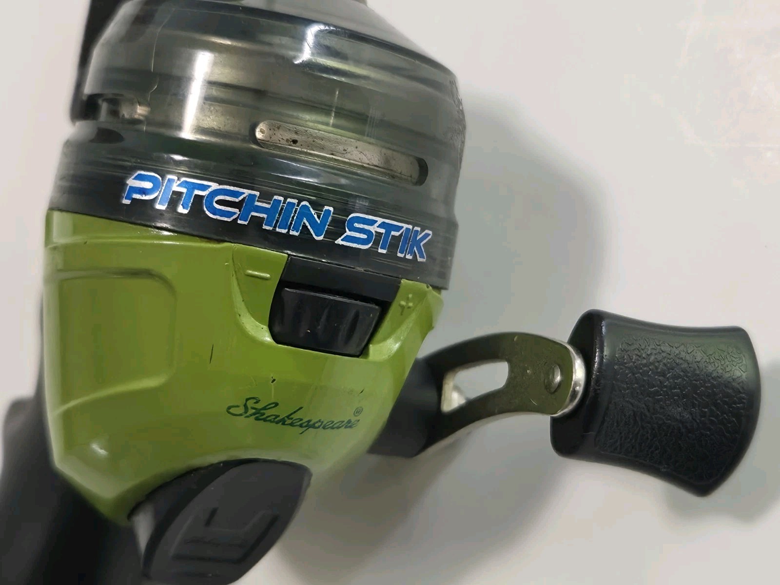 Shakespeare Pitchin’ Stick Combo 30″ Spincast Reel Ultra Light Ice Fishing