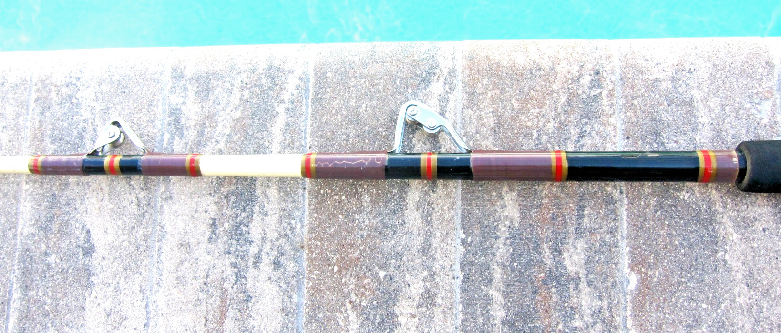 Shakespeare Ugly Stik White Tiger Rod: 6’ IGFA 30-80lb AFTCO Rollers & Reel Seat