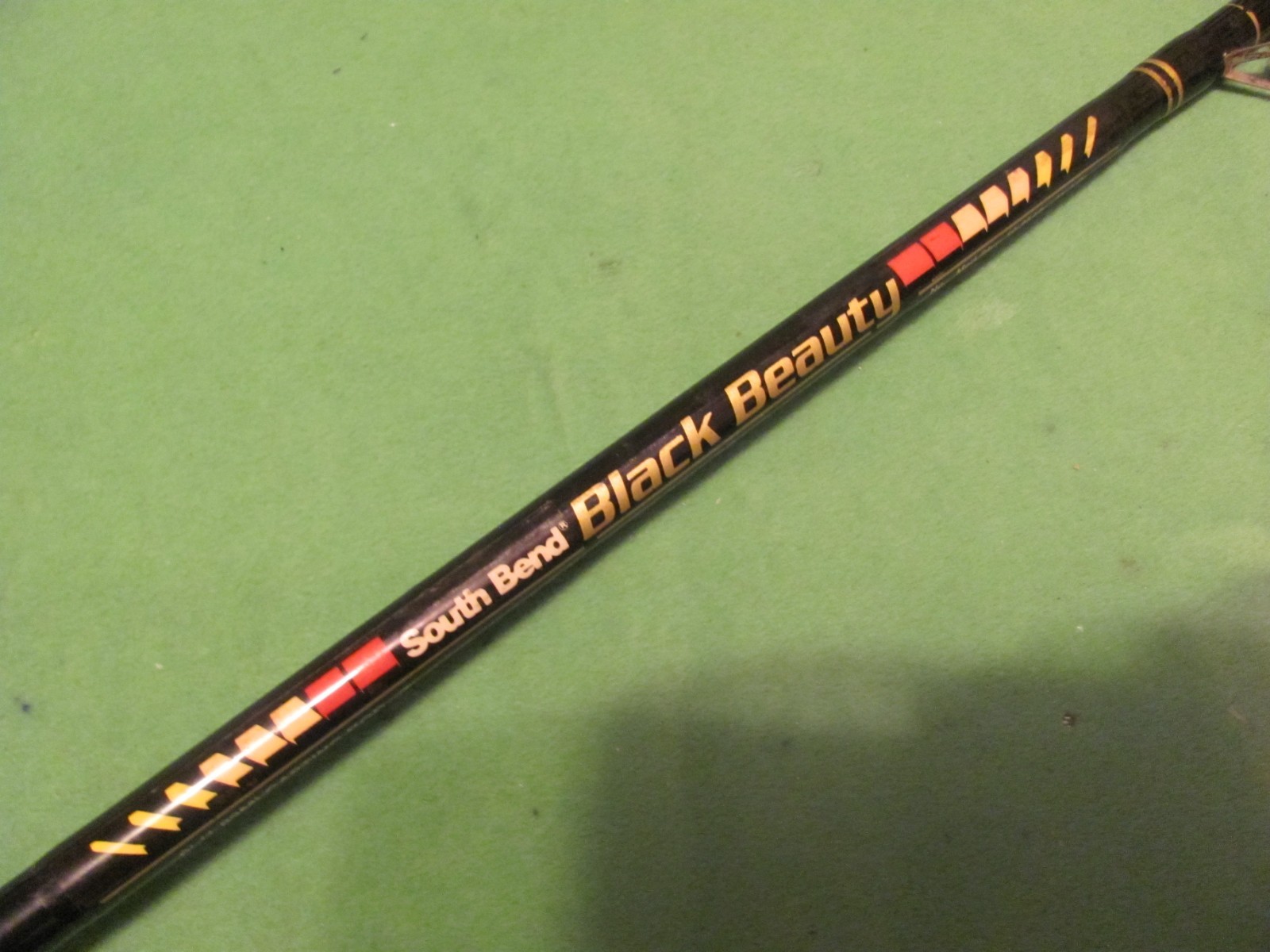 Vintage South Bend Black Beauty 6’ 0″ Medium Heavy Action 1-Piece Casting Rod