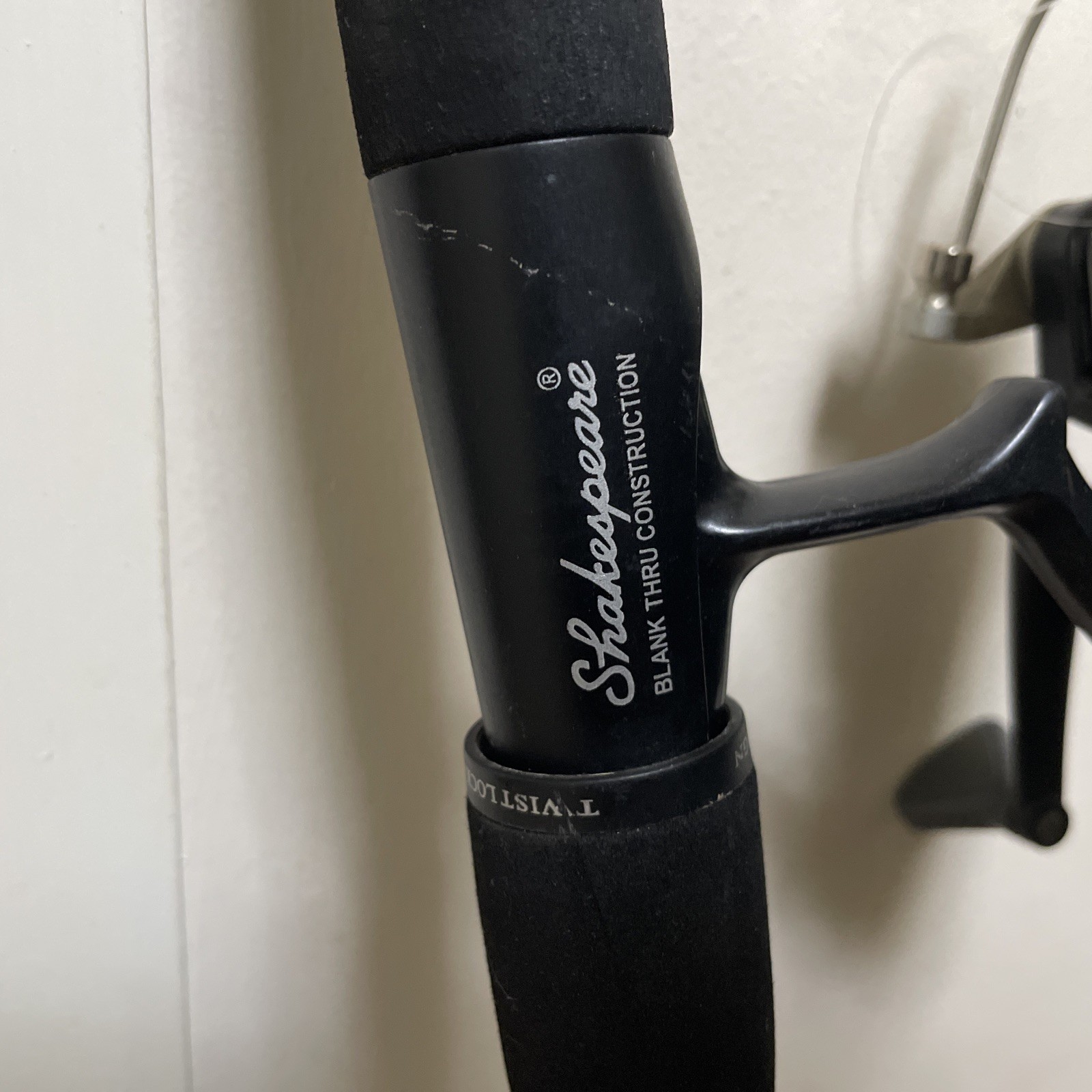 Shakespeare SP56 Light 5’6″ Spinning rod 6-12Lb line Twist lock Design