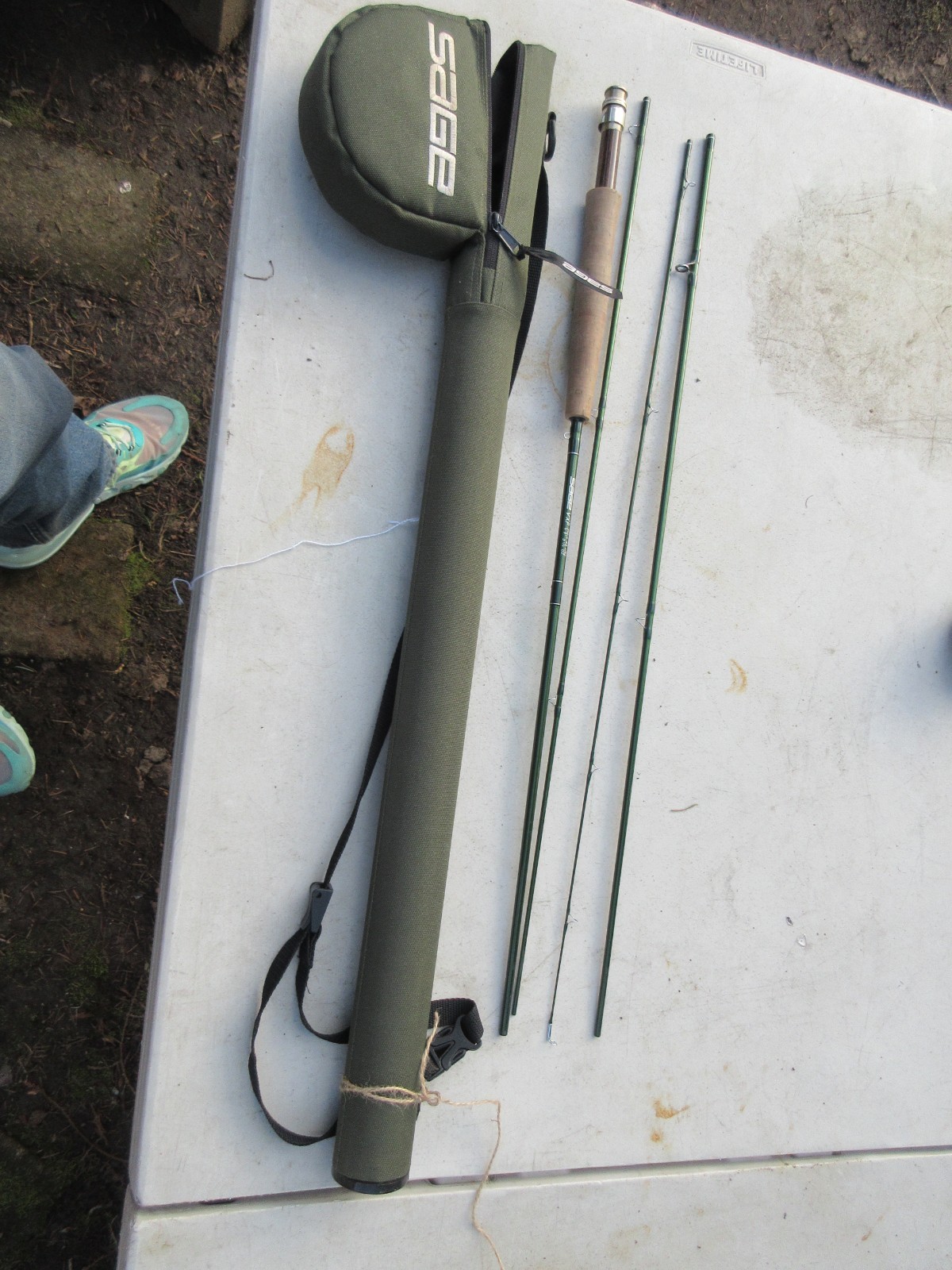 sage vxp 590 4 5wt 3 1/8oz Fly Fishing Rod pole in case, looks great