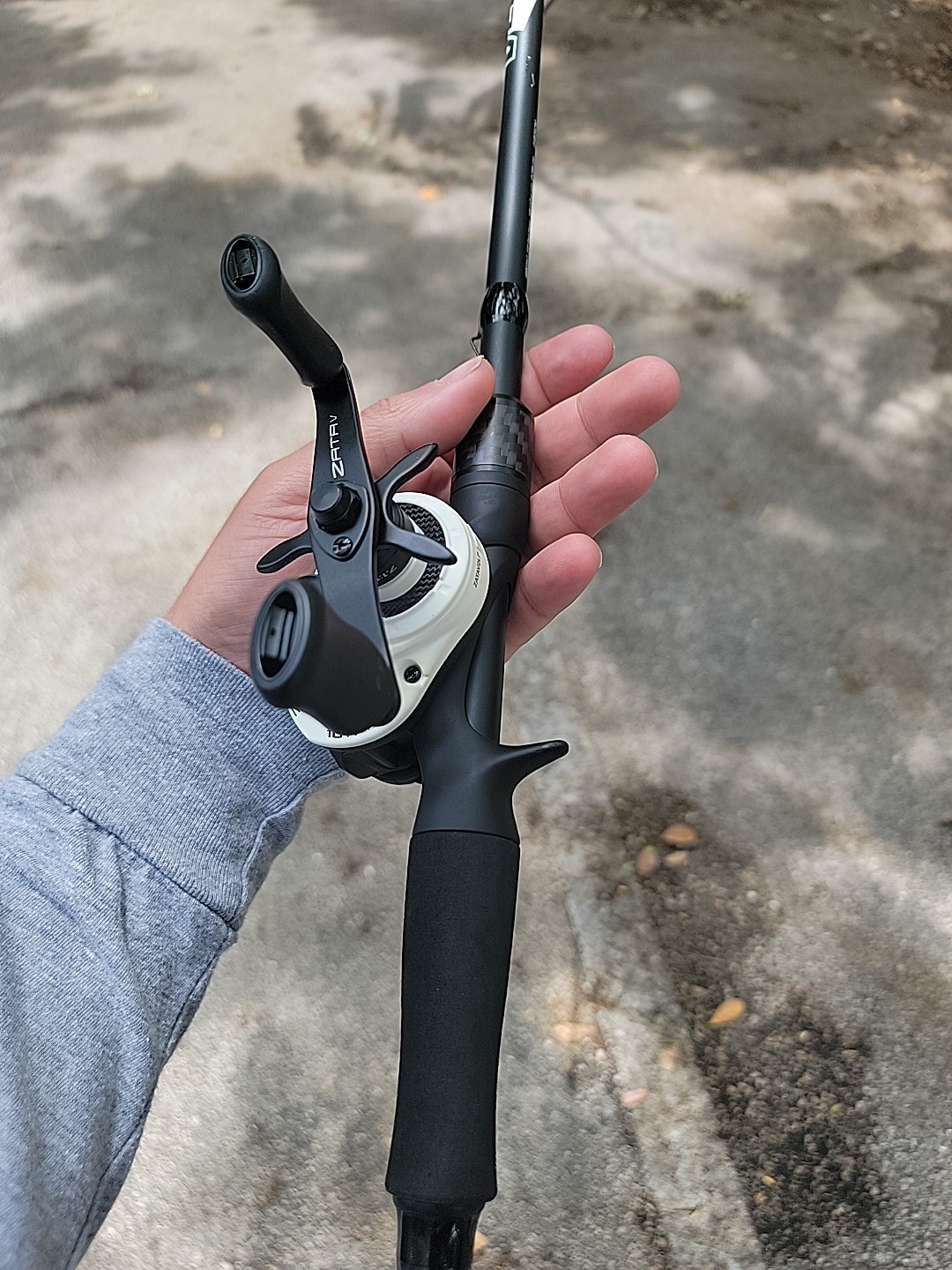 ABU GARCIA VERITAS CASTING ROD 7 foot 3 inch medium heavy. Combo