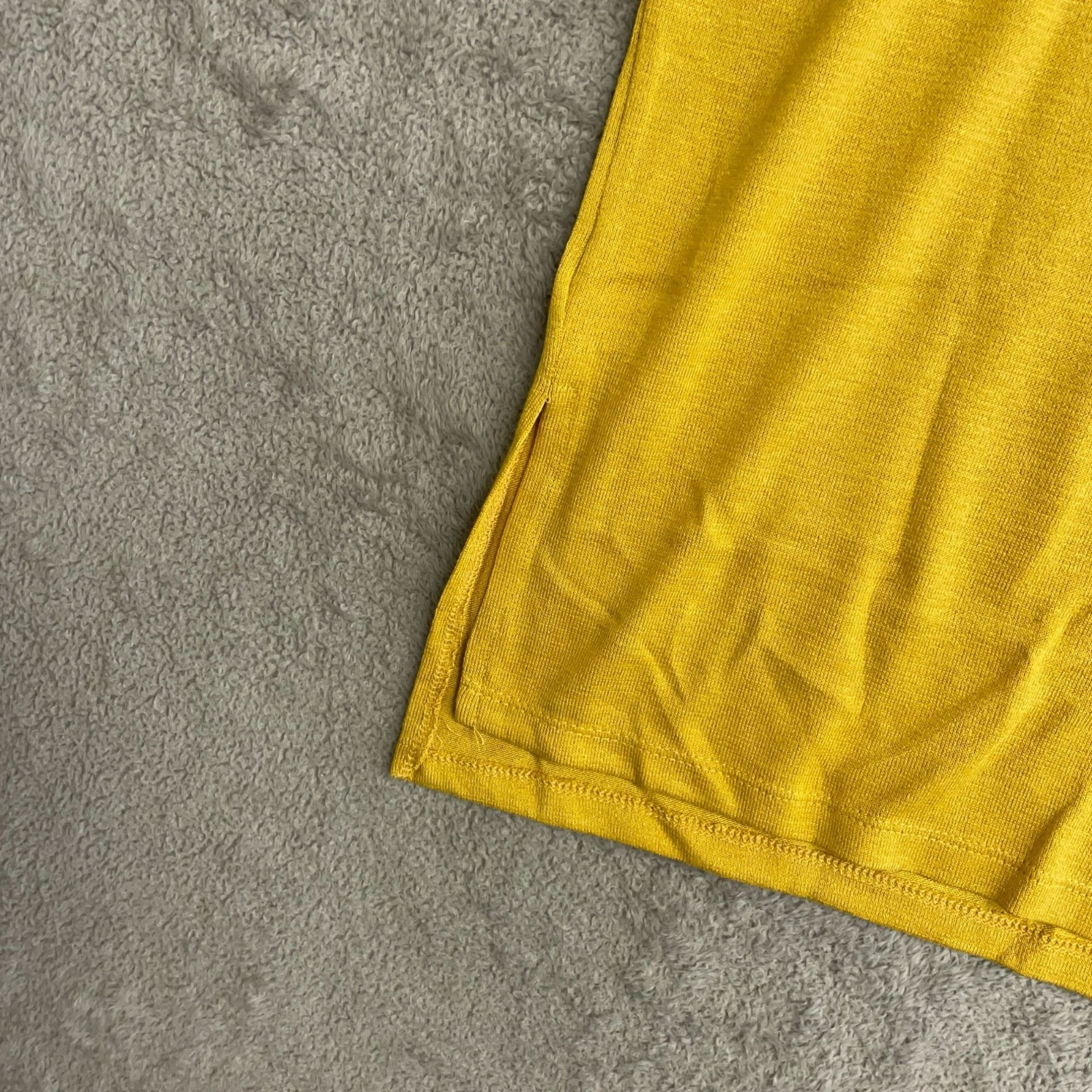 Orvis Women’s L Yellow V-Neck Short Sleeve Top Polyester Blend P0373