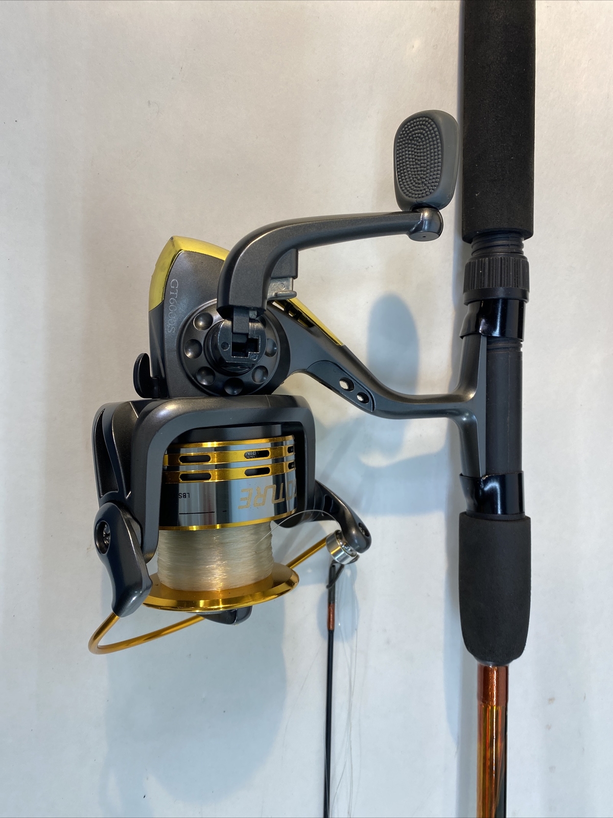 NGage South Bend Fishing Gear R2F-562MSP 5 1/2′ Casting Rod W/ Reel & Hard Case